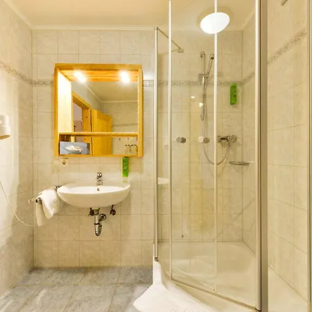 Und Kirchberger Hotell 3*