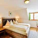 Hotel Und Kirchberger 3*