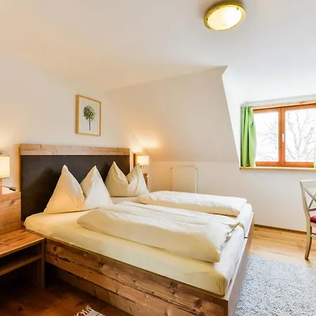 Hotel Und Kirchberger 3*