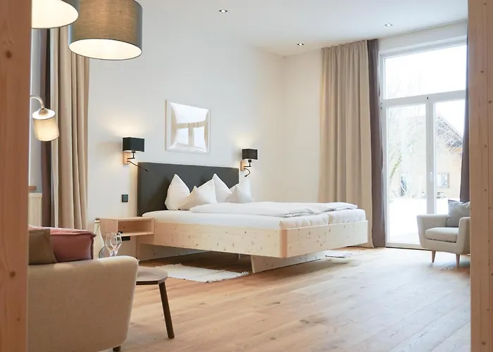 Hotel Und Kirchberger 3*